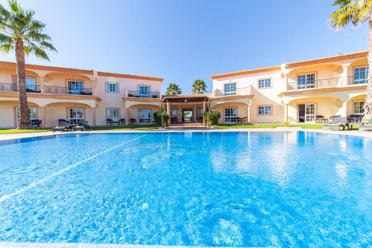 Atalaia Sol Aparthotel - Tennis & Heated Pool In Winter ลากอส ภายนอก รูปภาพ
