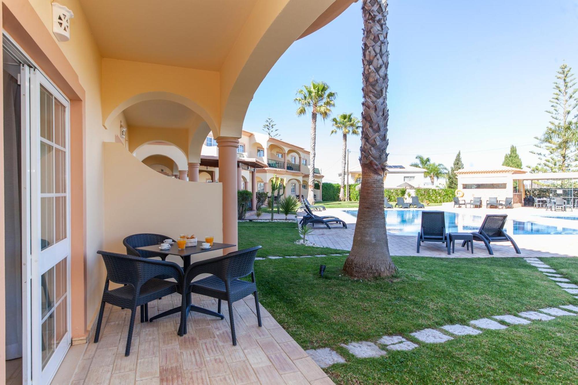 Atalaia Sol Aparthotel - Tennis & Heated Pool In Winter ลากอส ภายนอก รูปภาพ