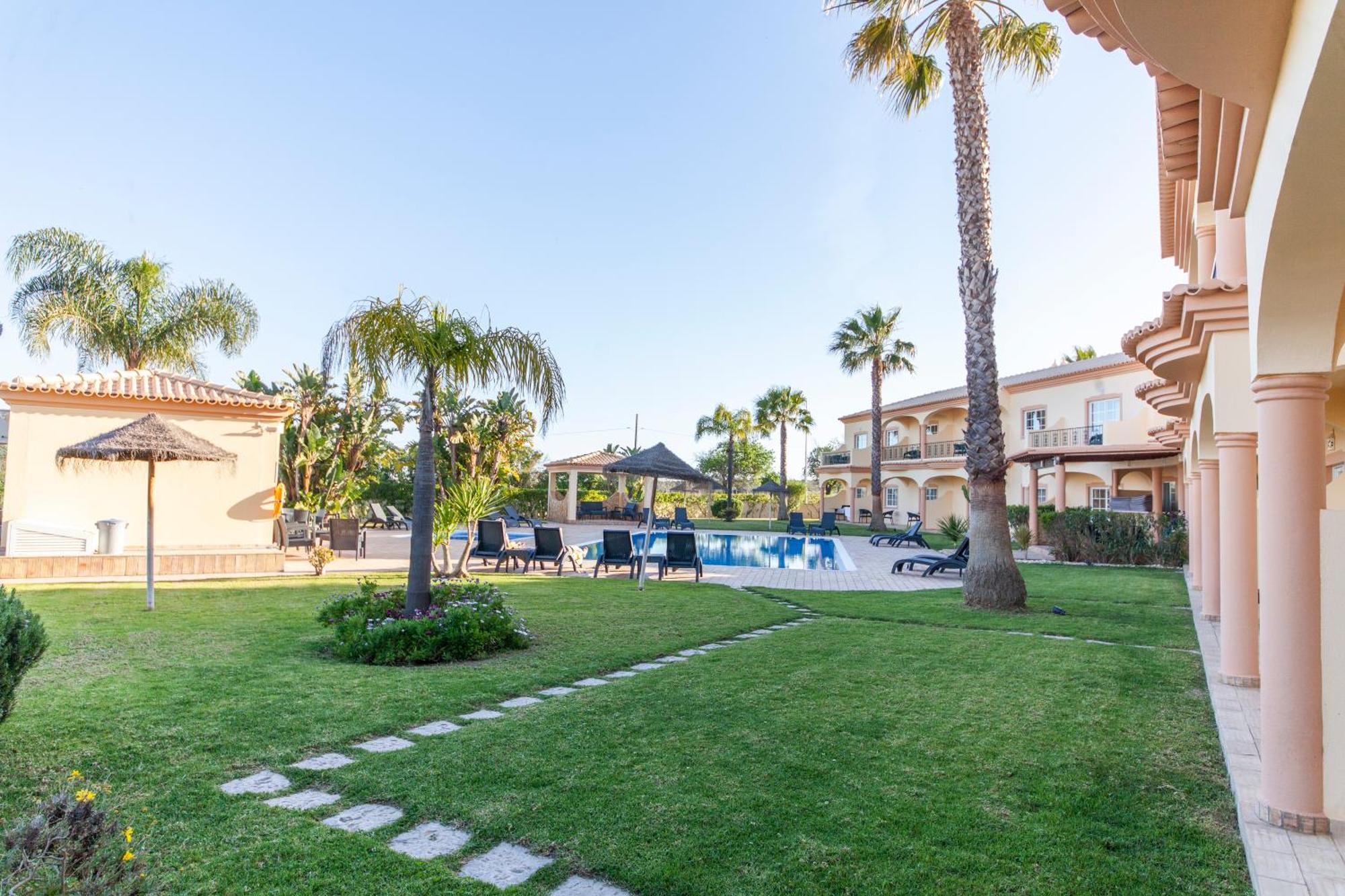 Atalaia Sol Aparthotel - Tennis & Heated Pool In Winter ลากอส ภายนอก รูปภาพ