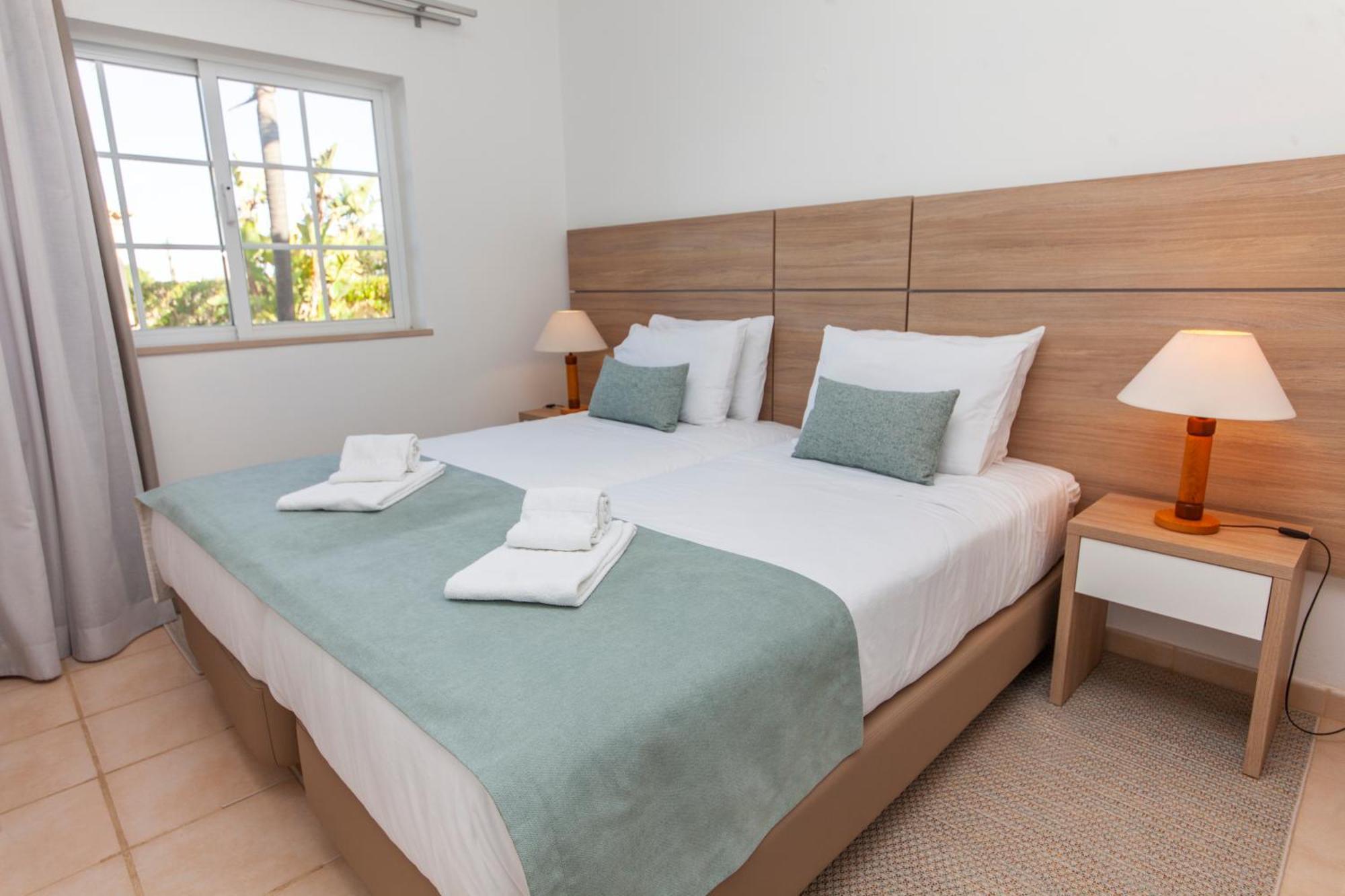 Atalaia Sol Aparthotel - Tennis & Heated Pool In Winter ลากอส ภายนอก รูปภาพ