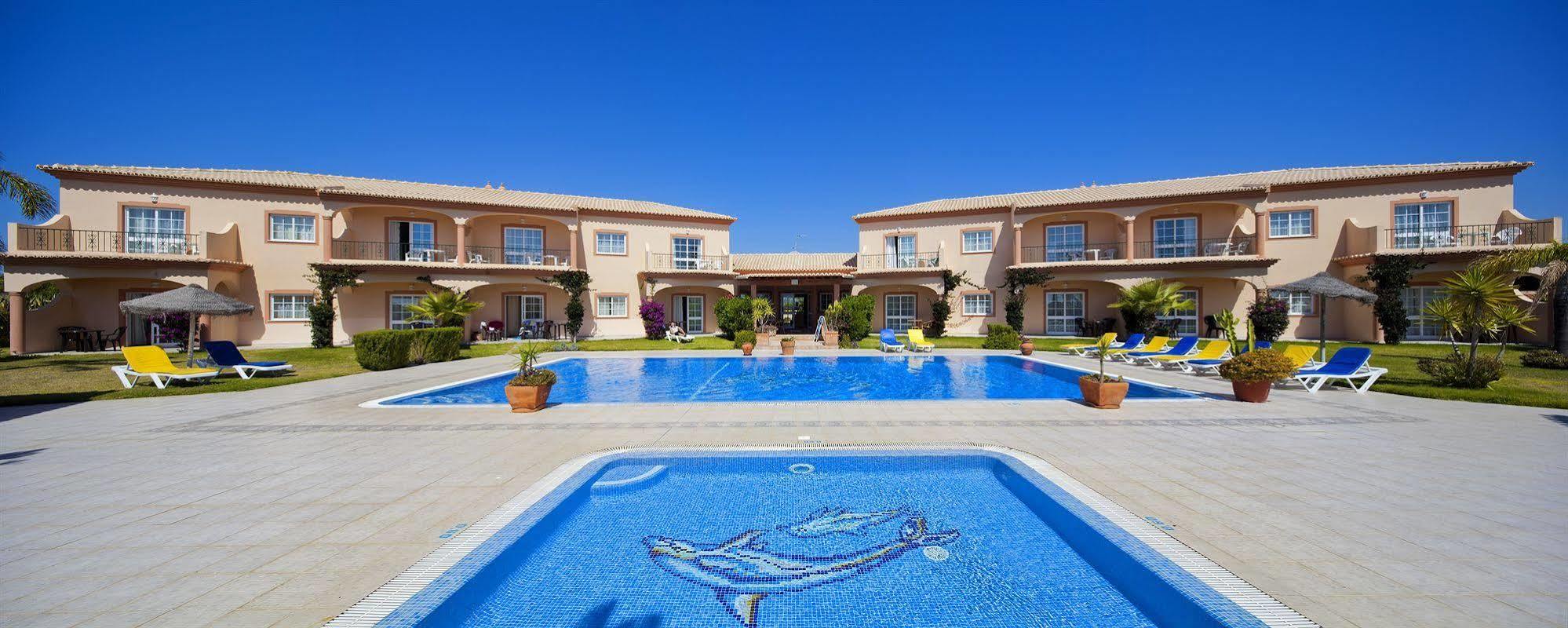 Atalaia Sol Aparthotel - Tennis & Heated Pool In Winter ลากอส ภายนอก รูปภาพ